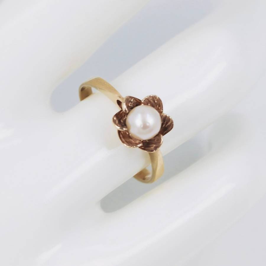 VINTAGE NATURAL FRESHWATER PEARL 9CT YELLOW GOLD RING. LONDON HALLMARKED LIMITED EDITION