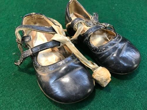 VINTAGE LEATHER BABY SHOES