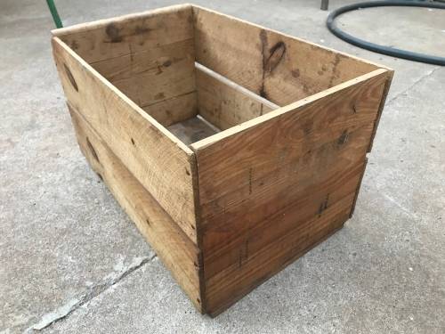 WOODEN FRUIT CRATE - Vintage