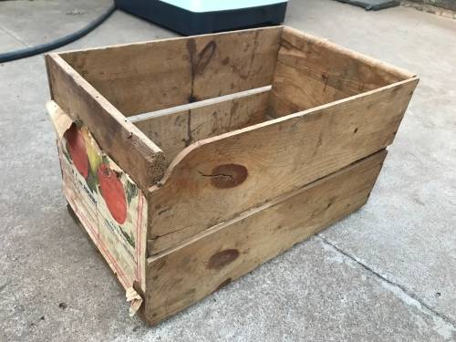 WOODEN FRUIT CRATE - Vintage