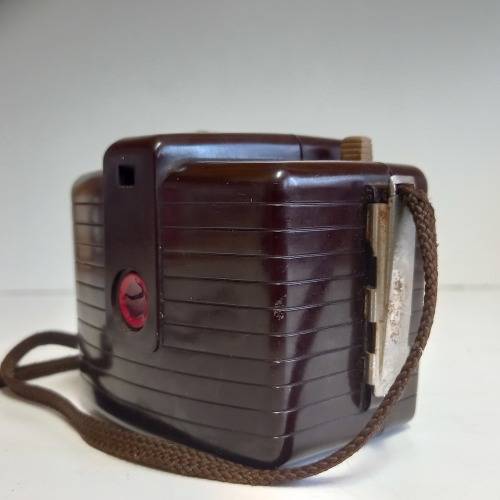 VINTAGE KODAK BROWNIE HOLIDAY FLASH CAMERA