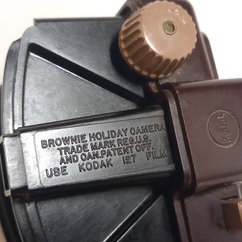 VINTAGE KODAK BROWNIE HOLIDAY FLASH CAMERA