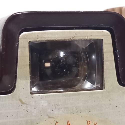 VINTAGE KODAK BROWNIE HOLIDAY FLASH CAMERA