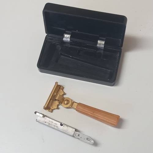 VINTAGE 1937 SCHICK INJECTOR RAZOR IN ORIGINAL CASE