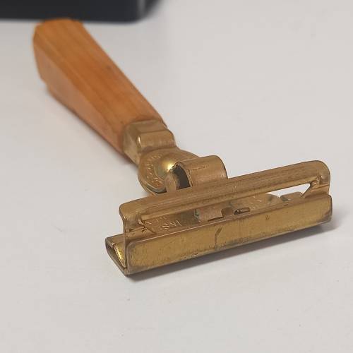 VINTAGE 1937 SCHICK INJECTOR RAZOR IN ORIGINAL CASE