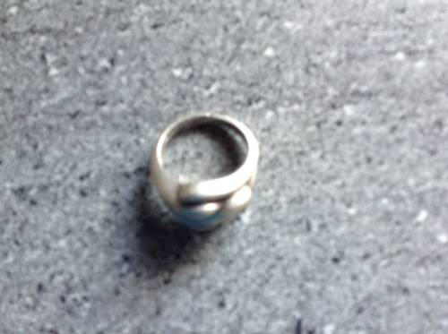 ROLLED SOLID SILVER RING.