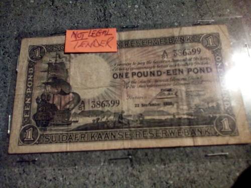 1938 UNION OF SA POSTMUS ONE POUND BANKNOTE.