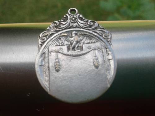 ITALIAN FASCIST CREDERE OBBEDIRE COMBATTERE MUSSOLINI PENDANT MEDAL. RARE.