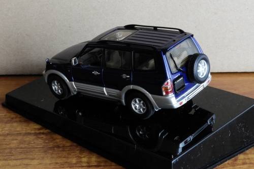 Mitsubishi Pajero  (1999) LWB 4DR by AUTOart