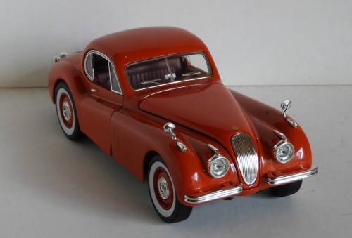 Jaguar XK120 (1949) 1:32 Signature Models