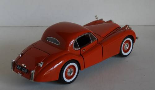 Jaguar XK120 (1949) 1:32 Signature Models