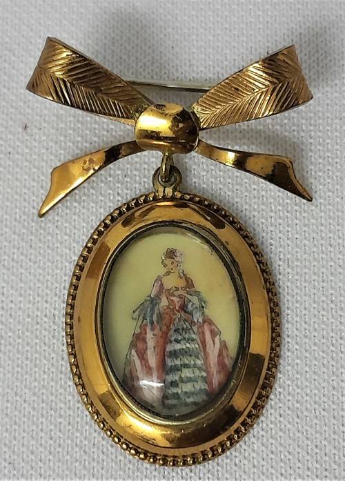 A Vintage TLM Pendant-  see pictures
