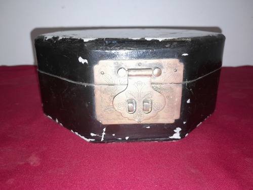 A CHINESE JEWELLERY BOX & A DUTCH WOODEN CLOGS - see pictures