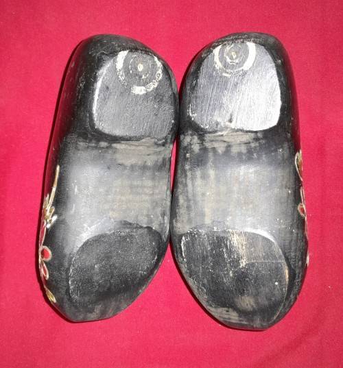 A CHINESE JEWELLERY BOX & A DUTCH WOODEN CLOGS - see pictures