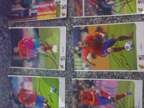 2010 spain wold cup winner pictures with signatures