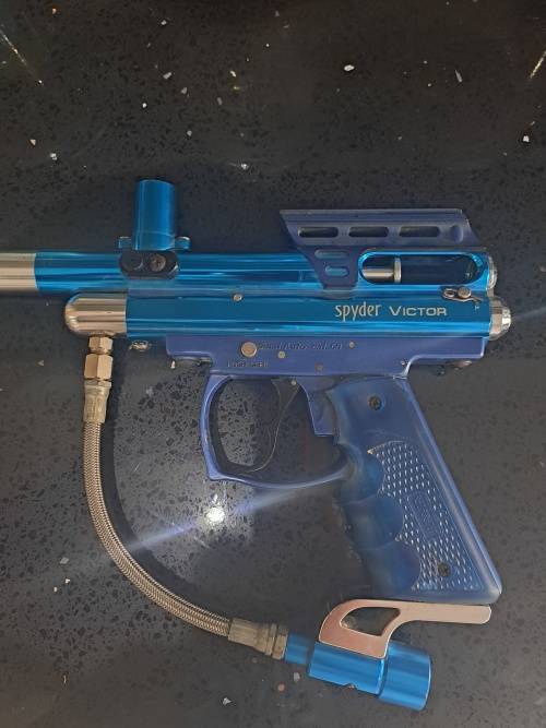 Spyder victor professional semi auto cal 68 paintball gun RETAIL VALUE R2500