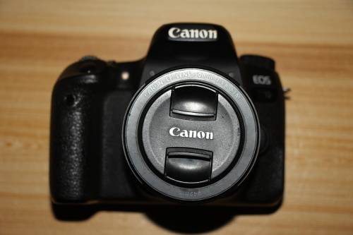 Canon EOS 77D