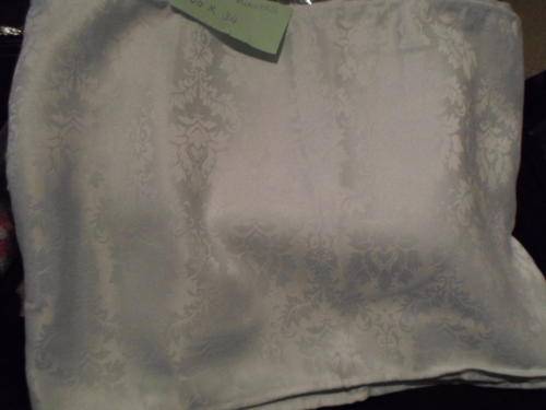 Stunning White Damask Runner set