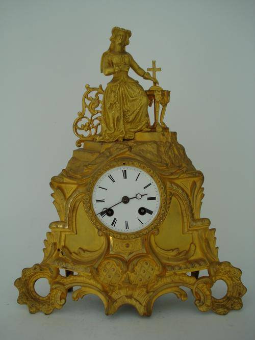 Beautiful French Mantel Clock made around 1820-30. Gilt Bronze.