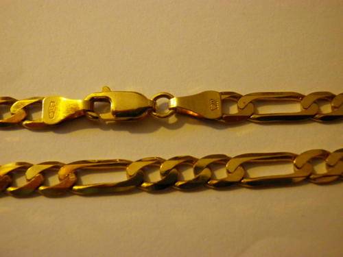 9 carat gold bracelet 22 cm long.