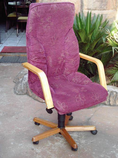 Comfortable adjustable desk chair
