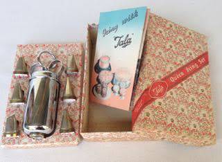 VINTAGE TALA QUEEN ICING SET, IN ORIGINAL BOX, NEVER USED, INCLUDING INSTRUCTION LEAFLET