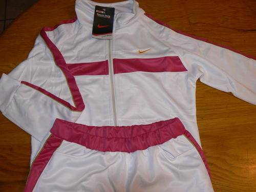 LADIES - NIKE TOP WITH PANTS - MEDUIM - BRAND NEW