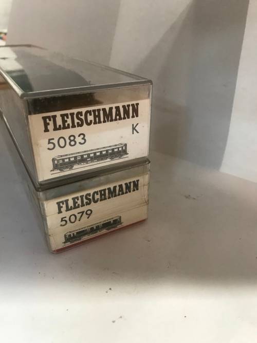 Fleishmann set of two passenger wagons 5083/5079
