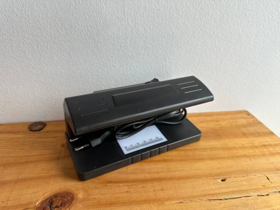 Counterfeit Money Detector