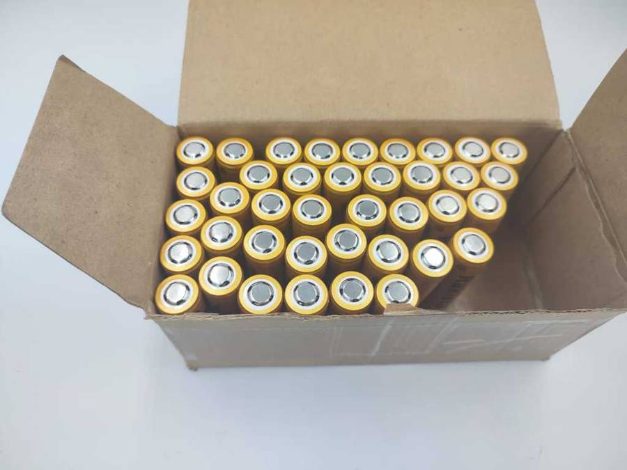 39 Rechargeable 18650 batteries One Bid For All