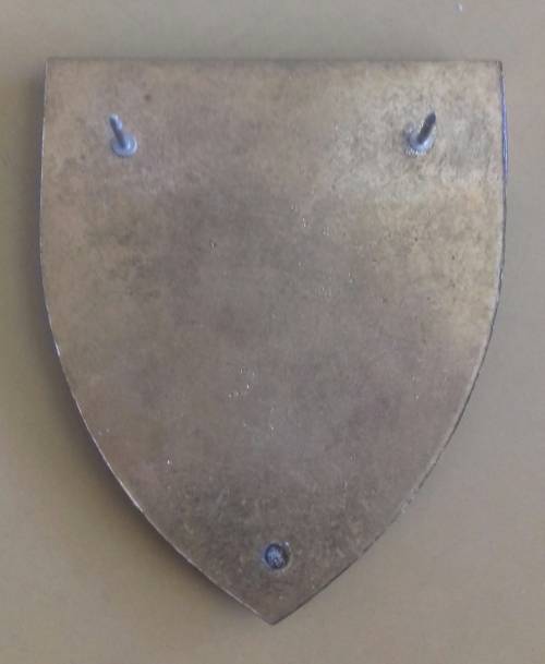 1 Parachute Battalion ...Right Arm Flash .one pin missing ...front is mint condition 100% original
