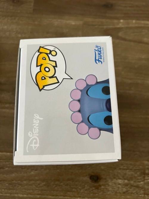 STITCH IN ROLLERS!!DISNEY!! FUNKO POP!! 2021 FALL CONVENTION