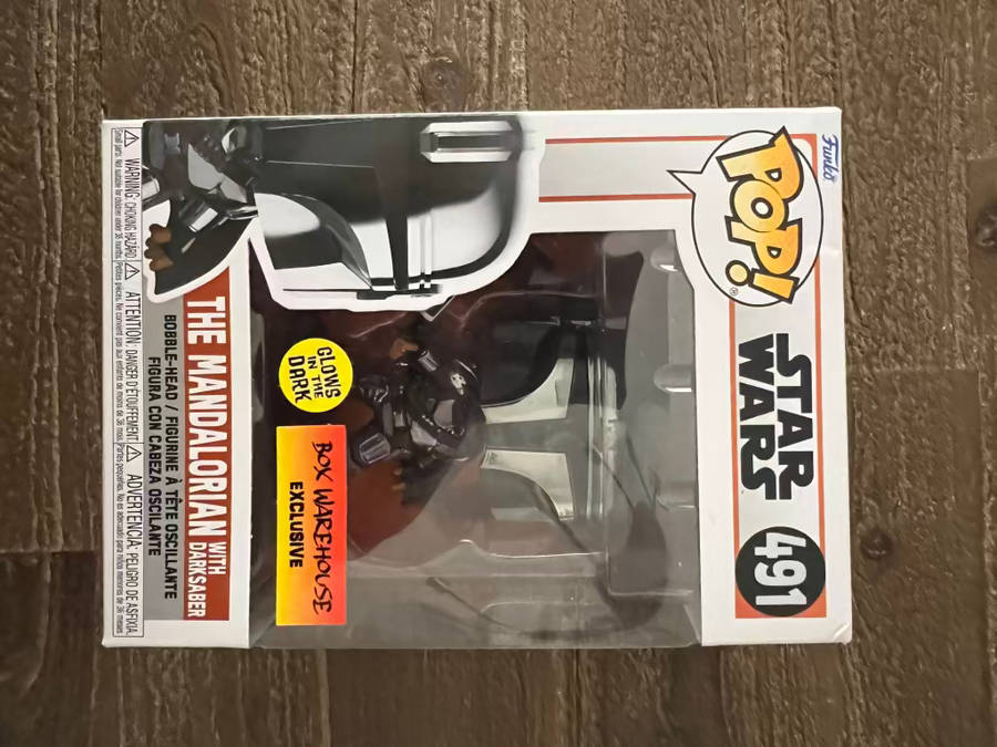 THE MANDALORIAN WITH DARK SABER!!STAR WARS!! FUNKO POP!! BOX WAREHOUSE EXCLUSIVE!! GITD