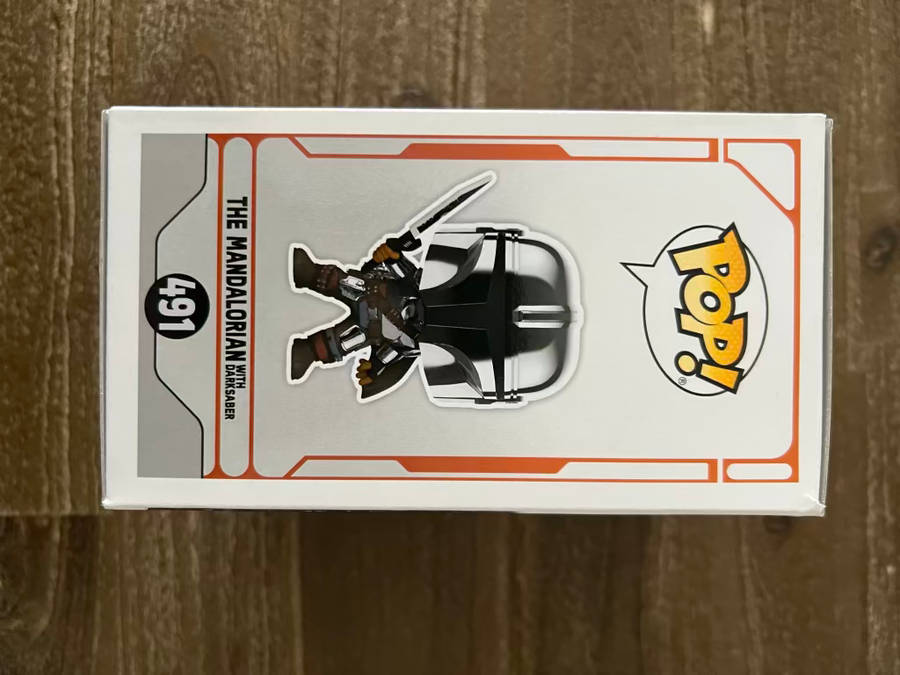 THE MANDALORIAN WITH DARK SABER!!STAR WARS!! FUNKO POP!! BOX WAREHOUSE EXCLUSIVE!! GITD