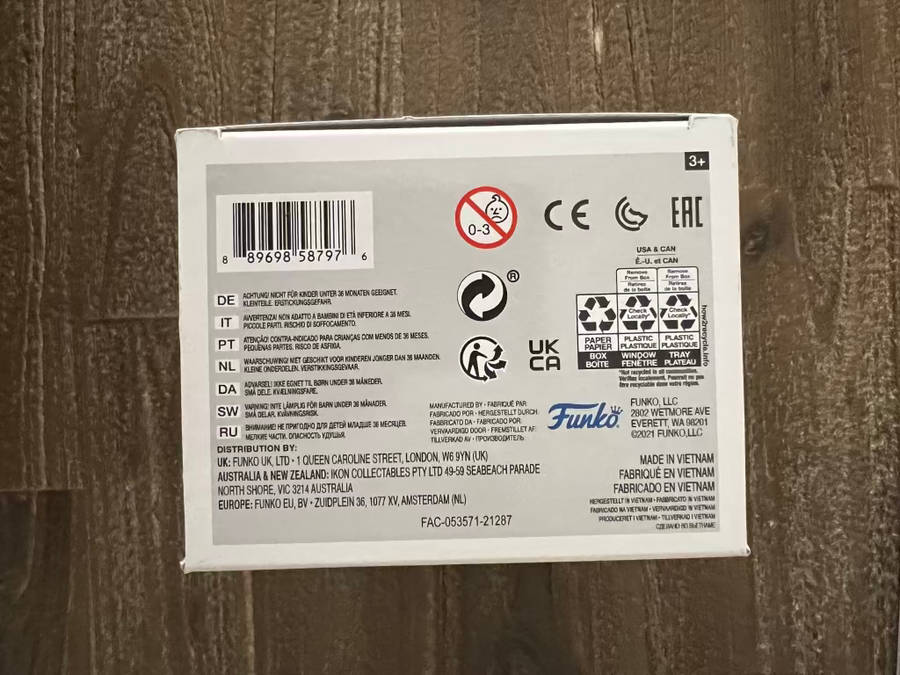 THE MANDALORIAN WITH DARK SABER!!STAR WARS!! FUNKO POP!! BOX WAREHOUSE EXCLUSIVE!! GITD