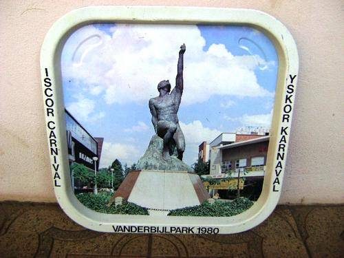 VINTAGE 1980 ISCOR CARNIVAL METAL TRAY