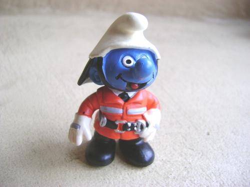 VINTAGE 1999  PEYO SCHLEIGH FIRE CHIEF SMURF