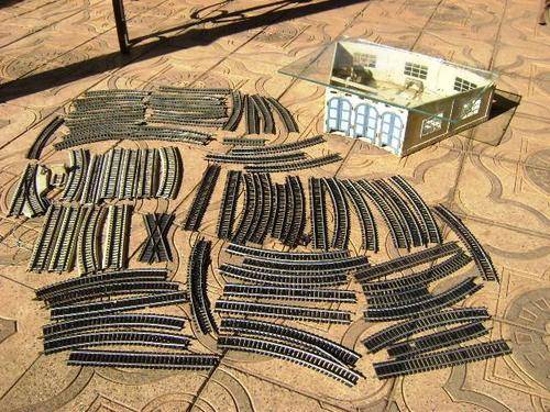 VINTAGE MARKLIN GERMANY MODEL TRAIN SHED WITH LOT OF TRACKS, FLEISHMANN, LIMA AND MARKLIN