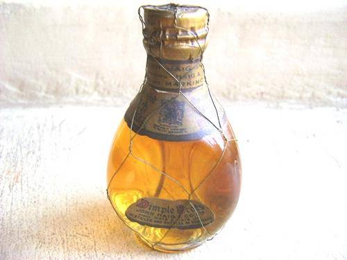 VINTAGE DIMPLE SCOTS JOHN HAIG MINIATURE SEALED.