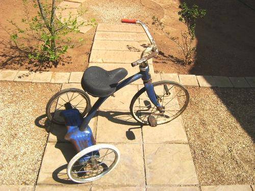 1940-50'S TRI-ANG TRICYCLE MEDIUM SIZE