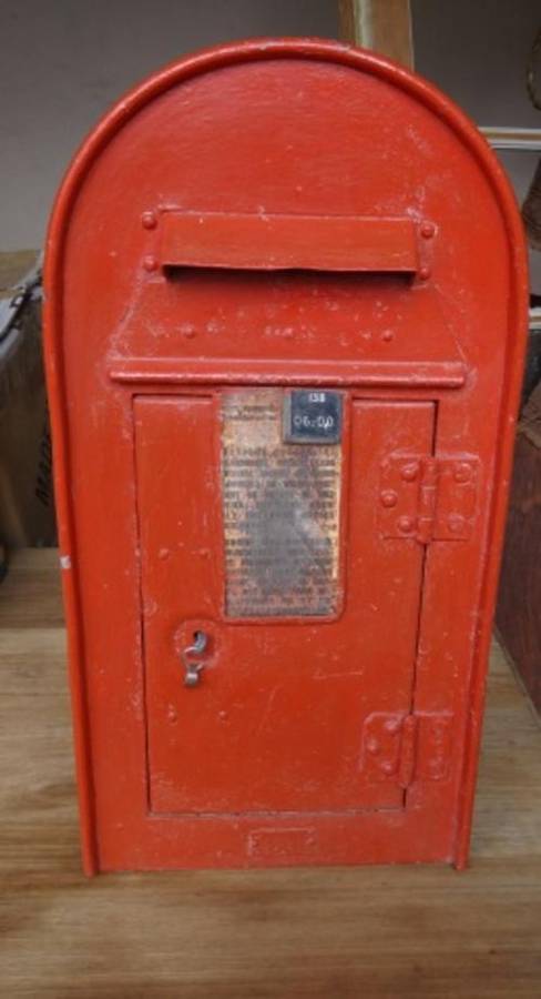 VINTAGE POLE MOUNT POST BOX WITH KEY