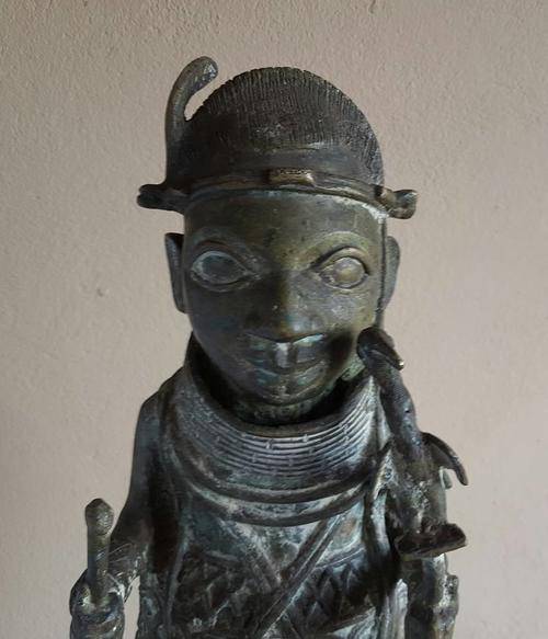 BENIN WOMAN BRONZE FIGURE 450 MM HIGH