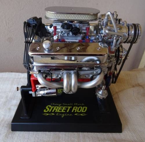 SMALL BLOCK CHEVY V8 MODEL ENGINE.