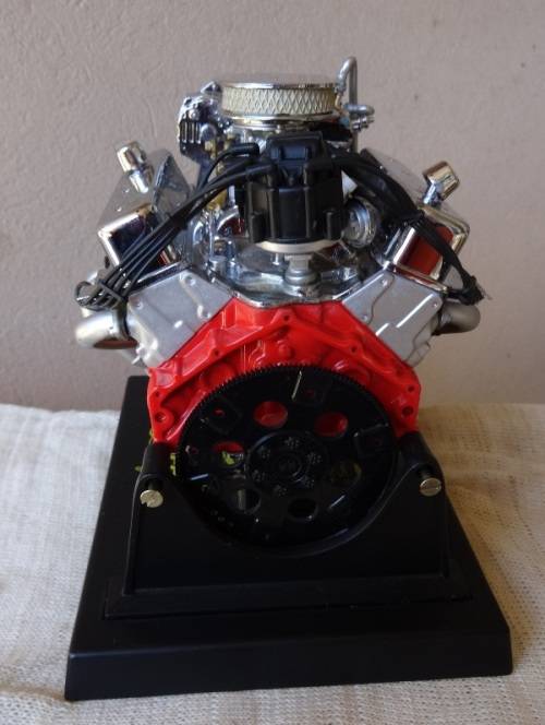 SMALL BLOCK CHEVY V8 MODEL ENGINE.