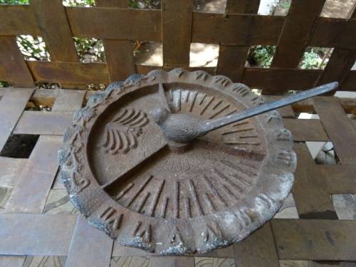 CAST IRON SUN DIAL 200 X 230 MM