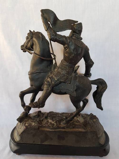 ANTIQUE ENGLISH KNIGHT/SOLDIER SPELTER STATUE