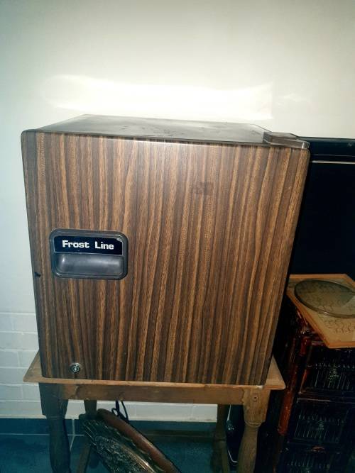 FROSTLINE BAR/CARAVAN FRIDGE IN WORKING ORDER