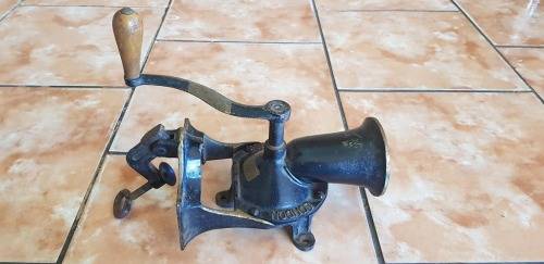 VINTAGE CAST IRON SPONG NO3 COFFEE GRINDER