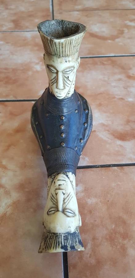 ANTIQUE LARGE CALABASH AND BONE SMOKING PIPE.