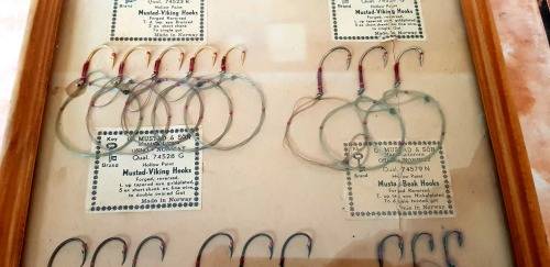 VERY RARE O MUSTAD AND SON NORWAY TRACE HOOK DISPLAY CARD, AROUND 75 YEARS OLD 300 X 200 MM